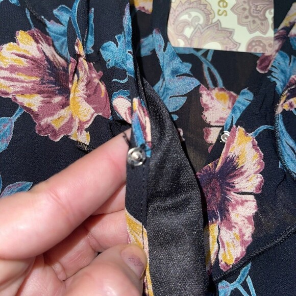 Band of Gypsies Women's Regan Floral Print Ruffle Sleeves Bodysuit Top - Picture 9 of 10